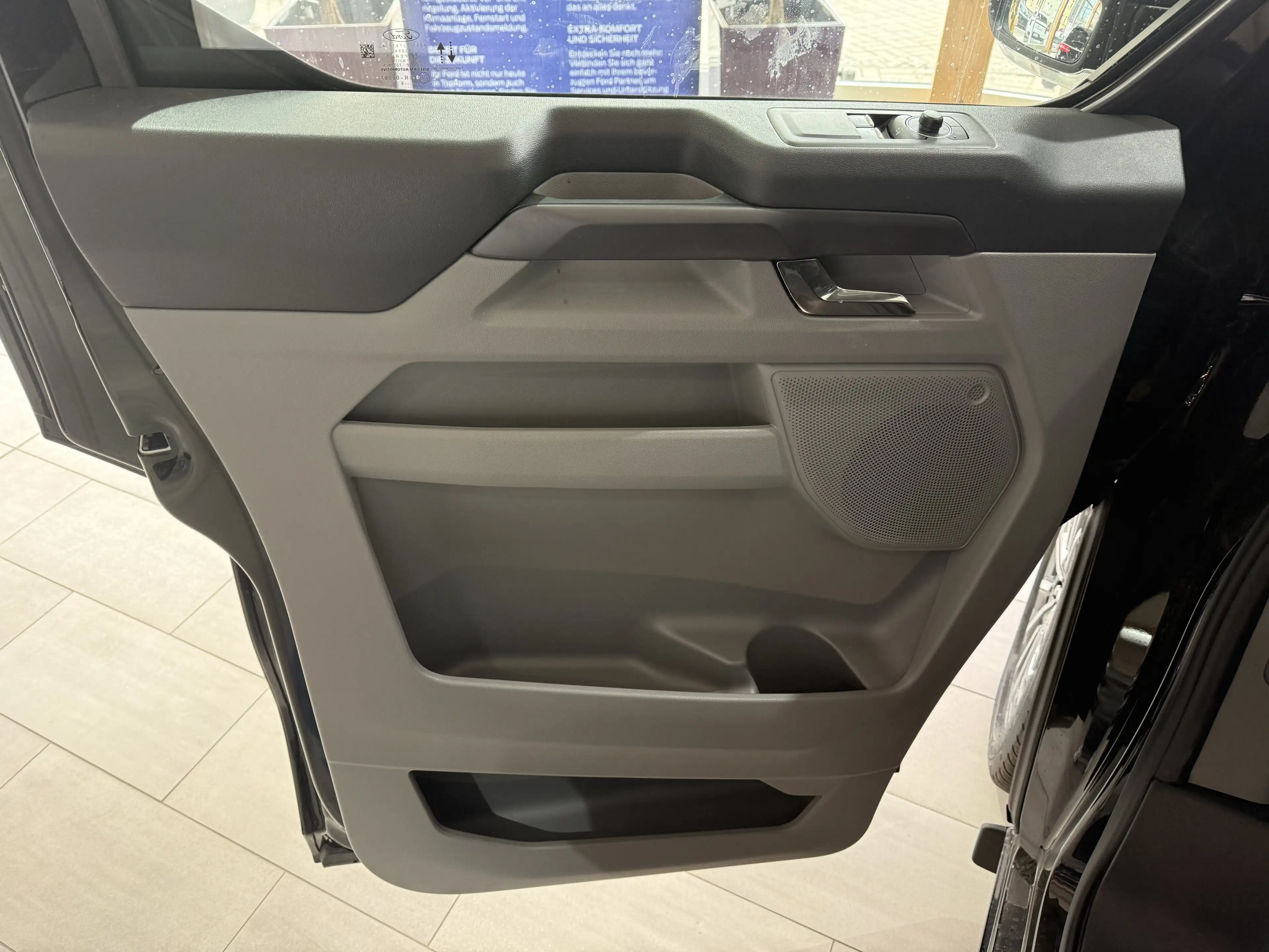 Ford Tourneo Custom Titanium X L1 Standheizung / 70L Tank / ACC — photo 9