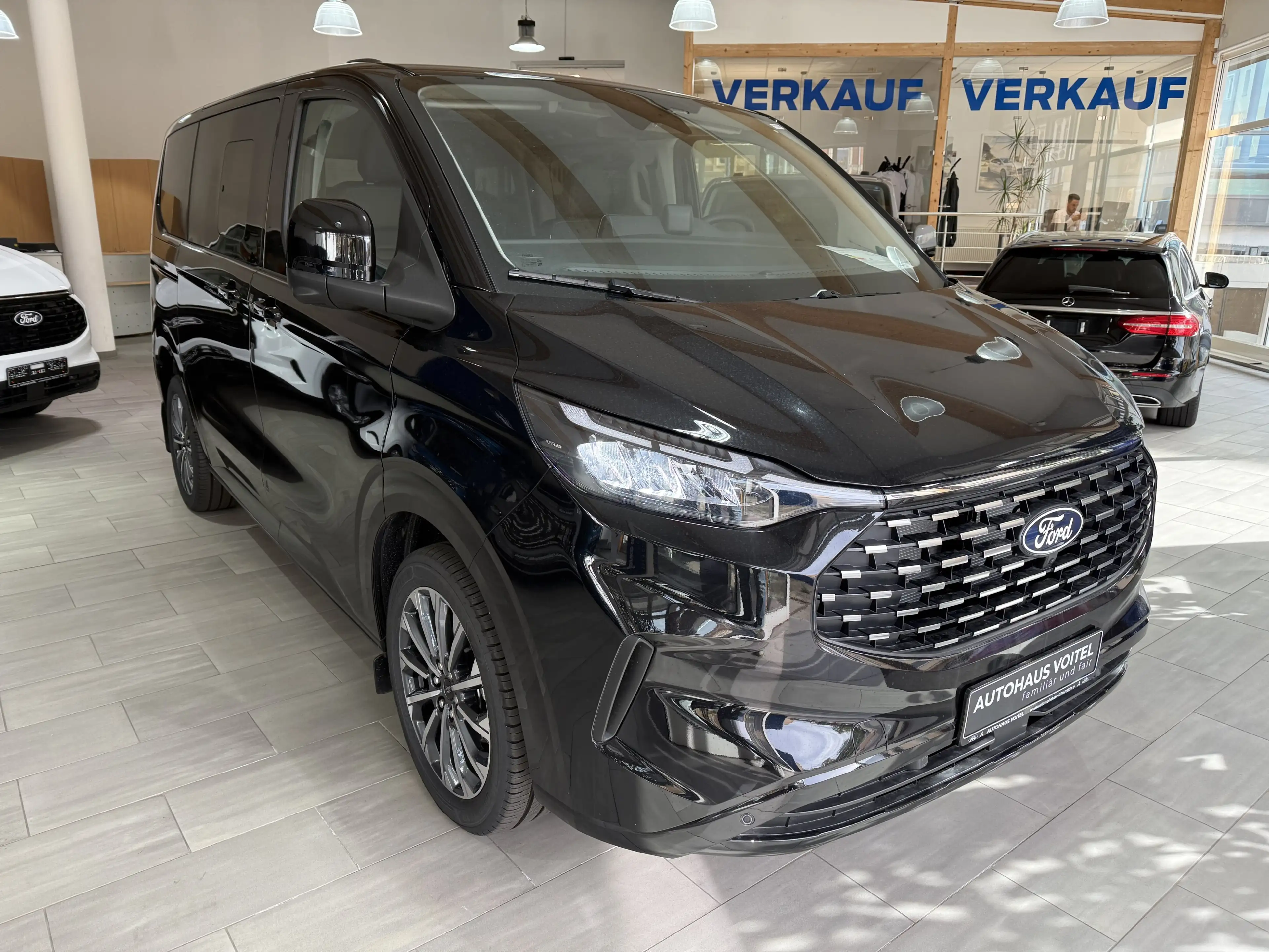 Ford Tourneo Custom Titanium X L1 Standheizung / 70L Tank / ACC — photo 3