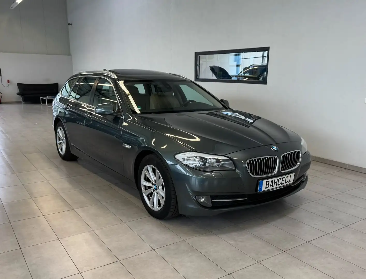 BMW 520 d Touring*Xenon*Panorama*Navi*Shz*Multi*EU5 Grau - 1