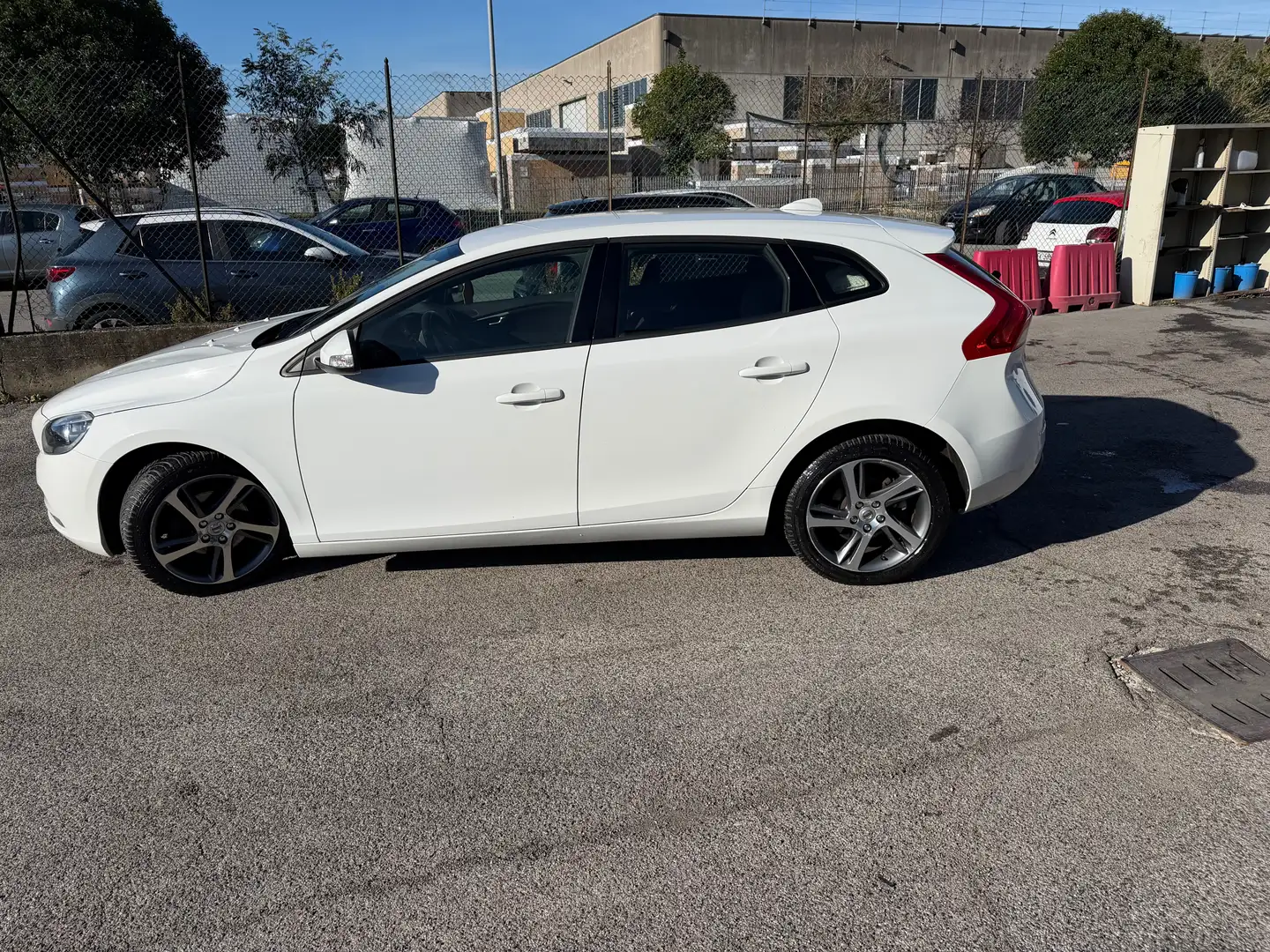 Volvo V40 V40 II 2012 2.0 d2 Momentum my17 Bianco - 1