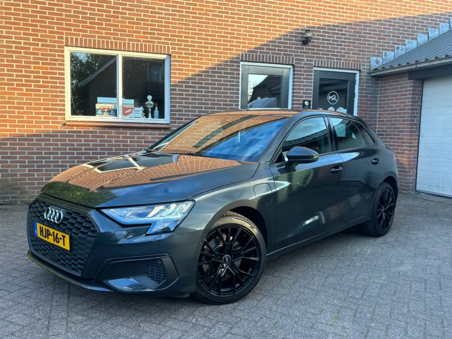 Audi A3 Sportback 40 TFSI e, Leer, Led, Navi Grijs - 1