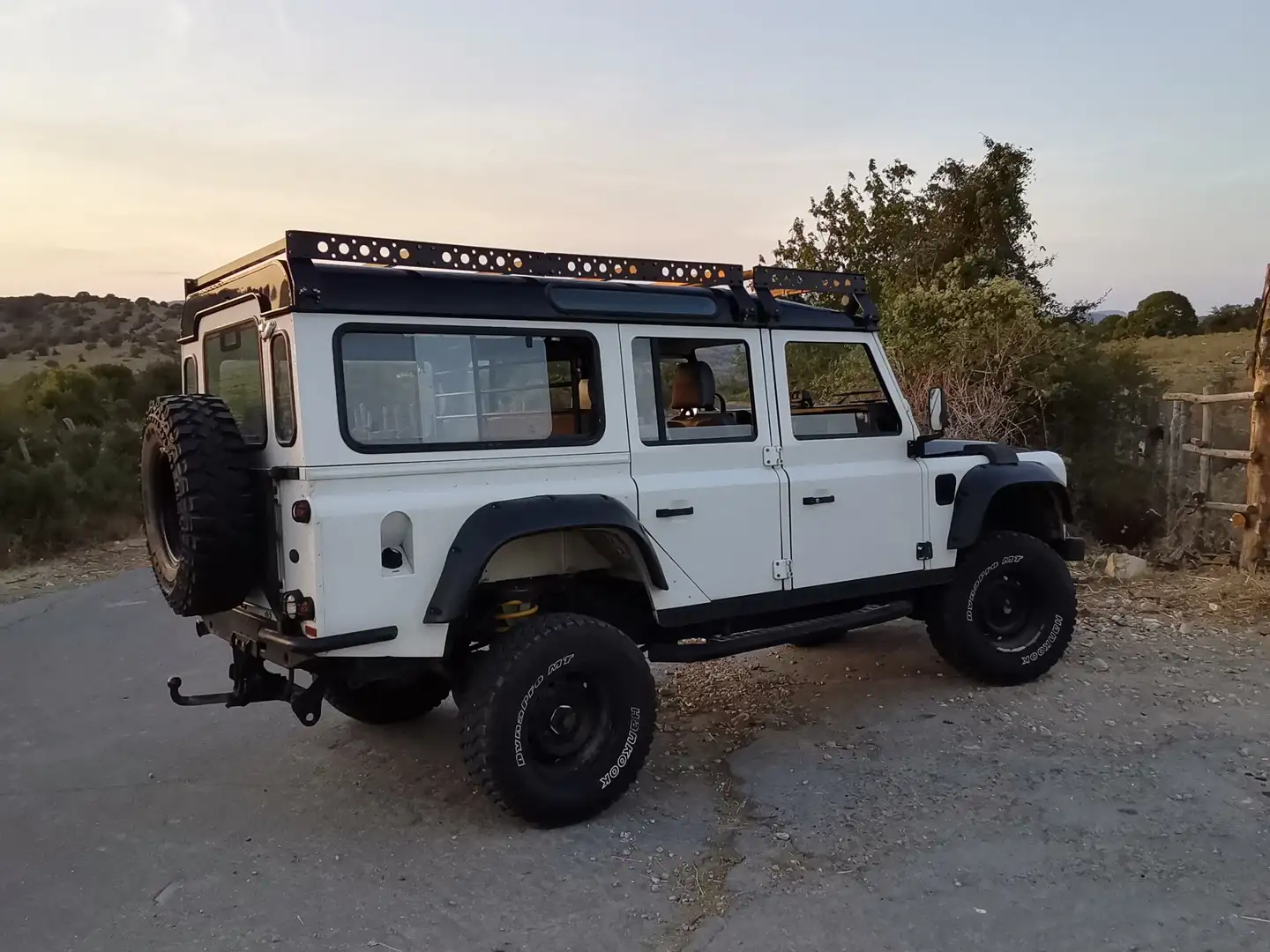Land Rover Defender Td5 110 Bianco - 2