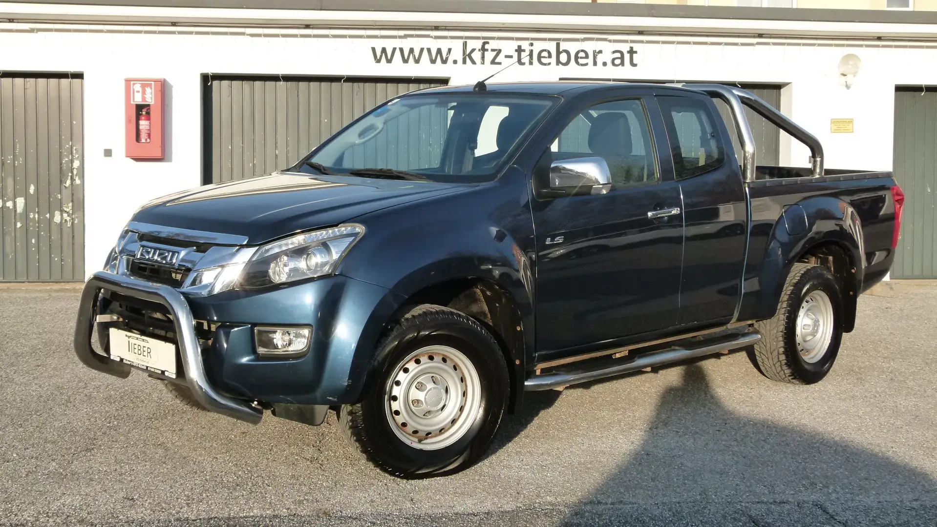 Isuzu D-Max 2.5 Twin Turbodiesel Space Cab Custom 4WD Blau - 1