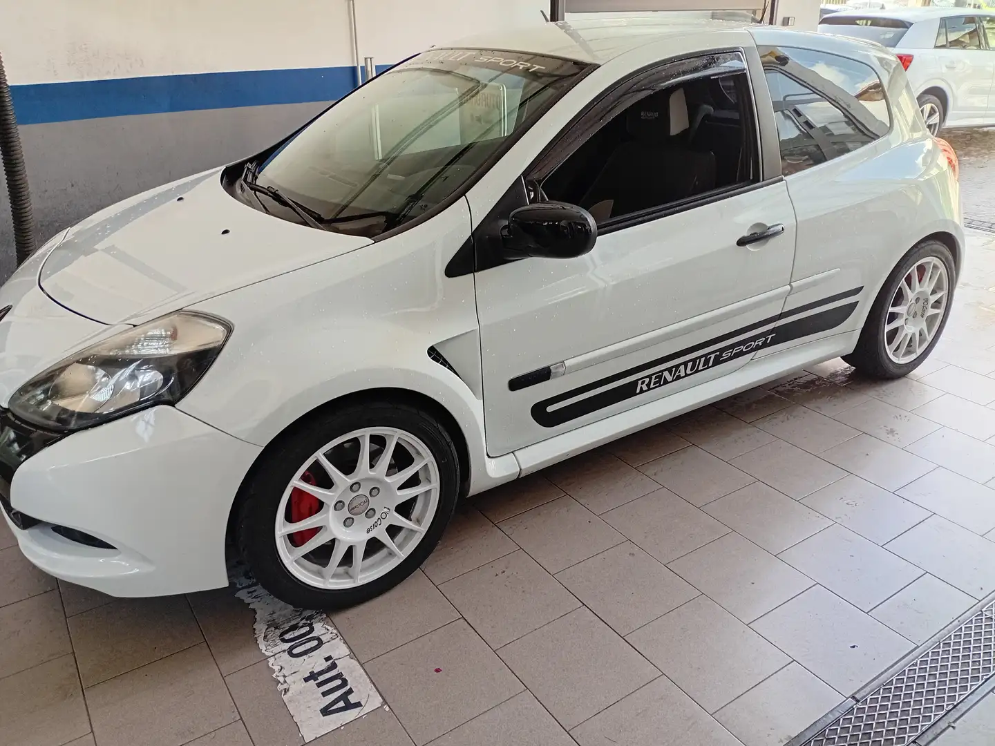 Renault Clio Clio III 2009 3p 2.0 16v RS 203cv - 2