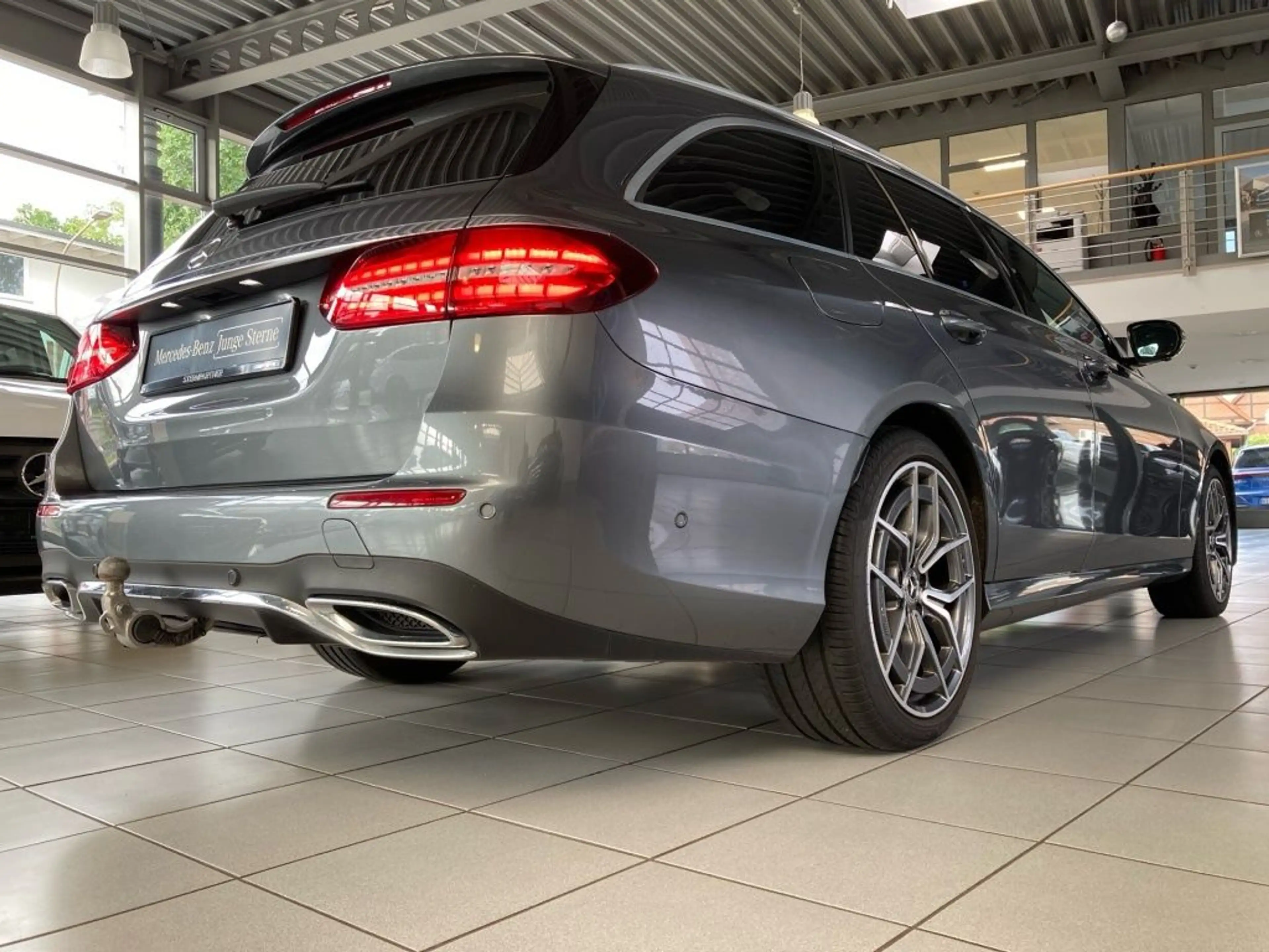 Mercedes-Benz E 450 4M T AMG+AHK+360°+SD+Distronic+Memory — photo 12