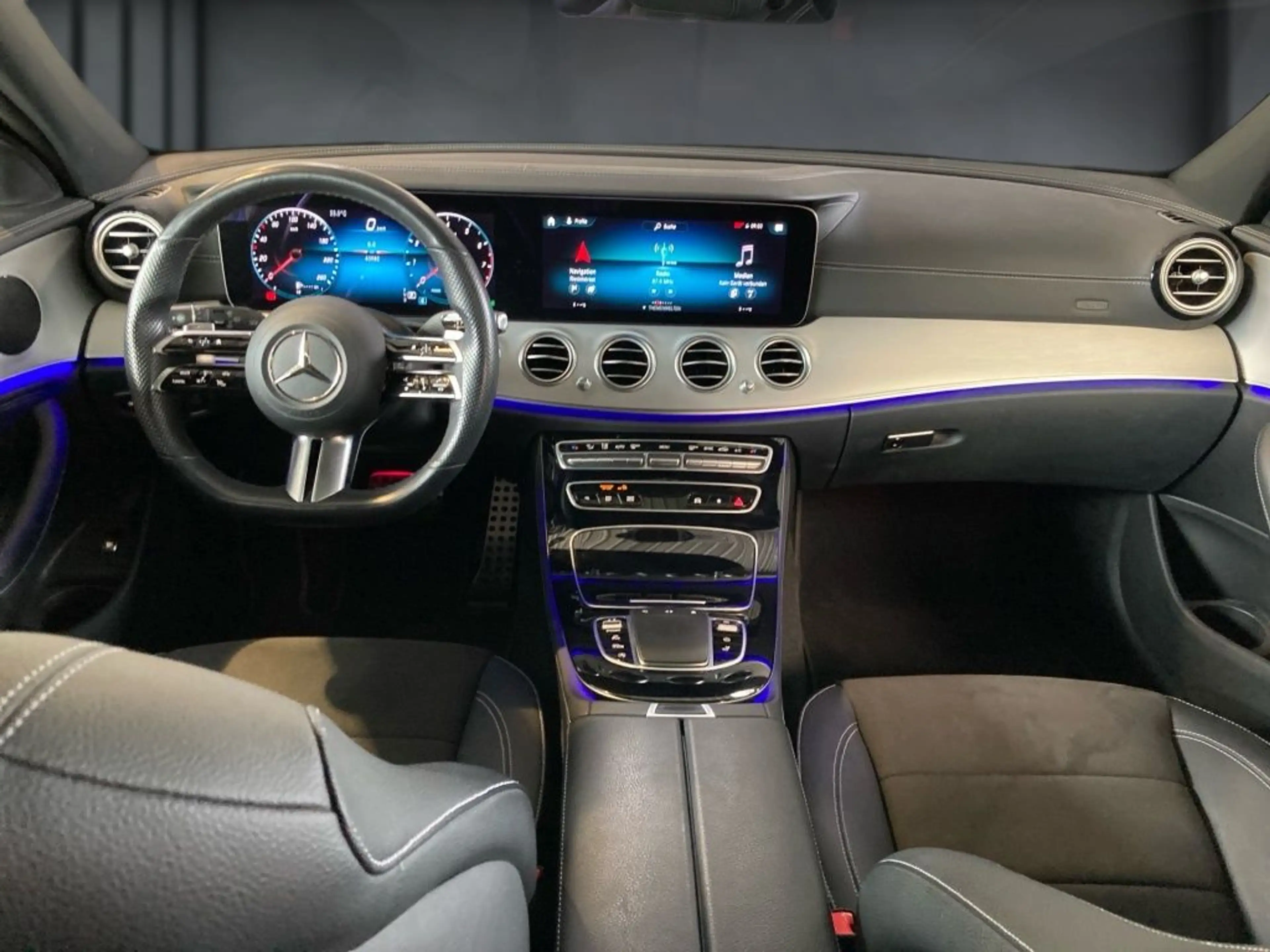 Mercedes-Benz E 450 4M T AMG+AHK+360°+SD+Distronic+Memory — photo 15