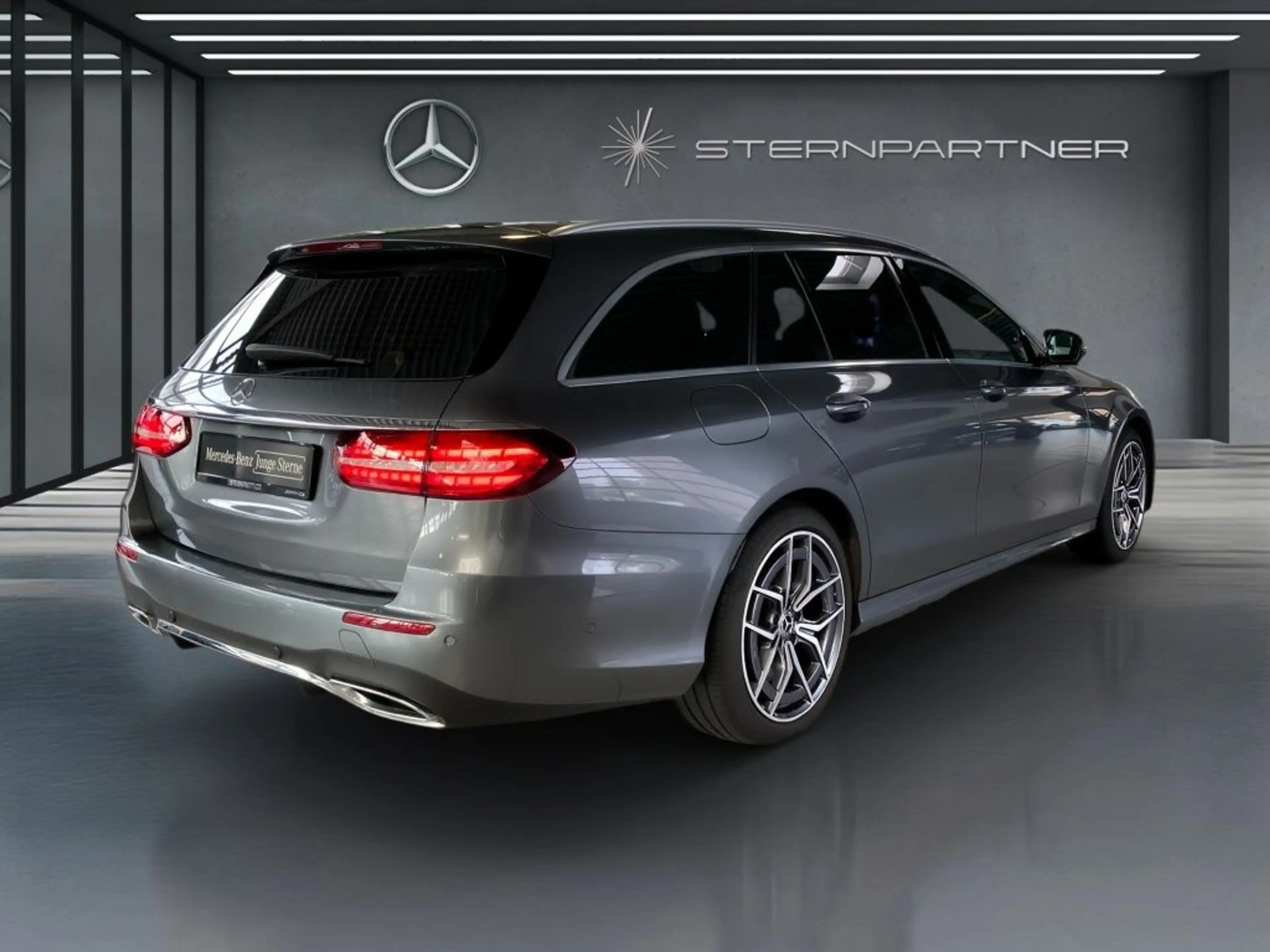 Mercedes-Benz E 450 4M T AMG+AHK+360°+SD+Distronic+Memory — photo 13