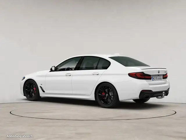 BMW 5 Series view 6