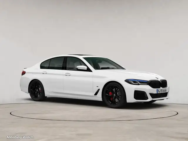 BMW 5 Series view 9