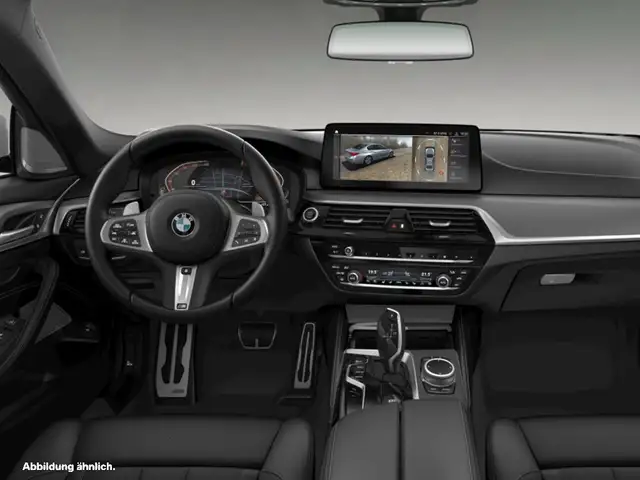 BMW 5 Series view 4