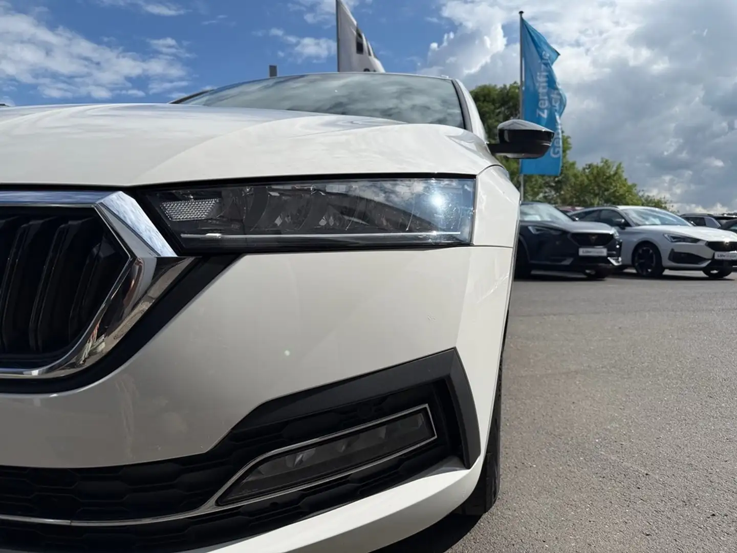 Skoda Octavia Combi 2,0 TDI DSG Weiß - 2