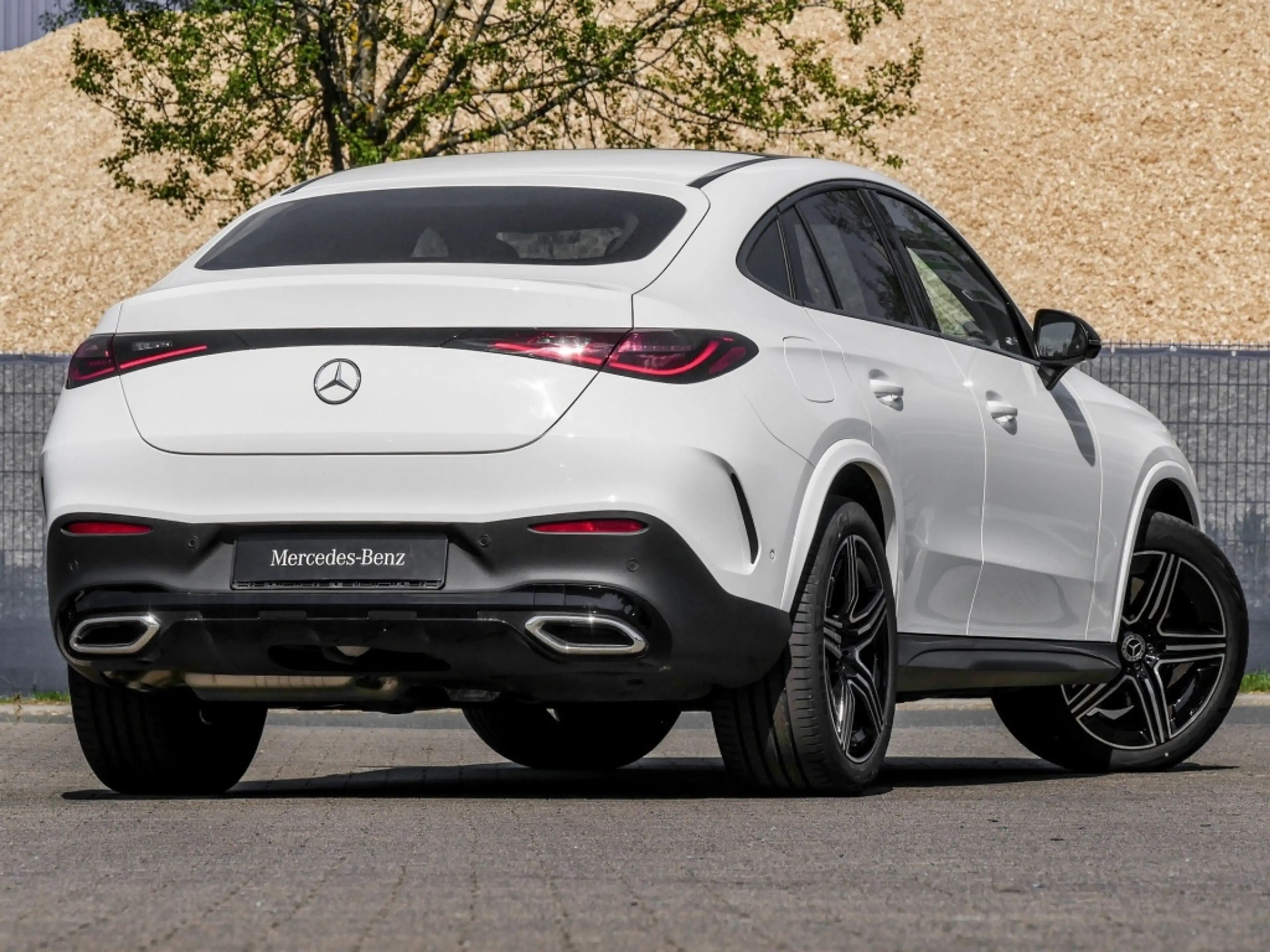 Mercedes-Benz GLC 220 d 4M Cp AMG-Sport/Pano/AHK/Night/360/20" — photo 3