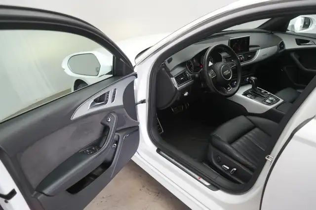 Audi A6 view 13