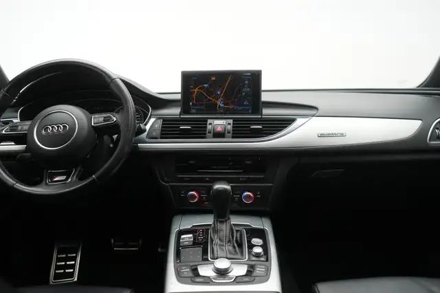 Audi A6 view 14