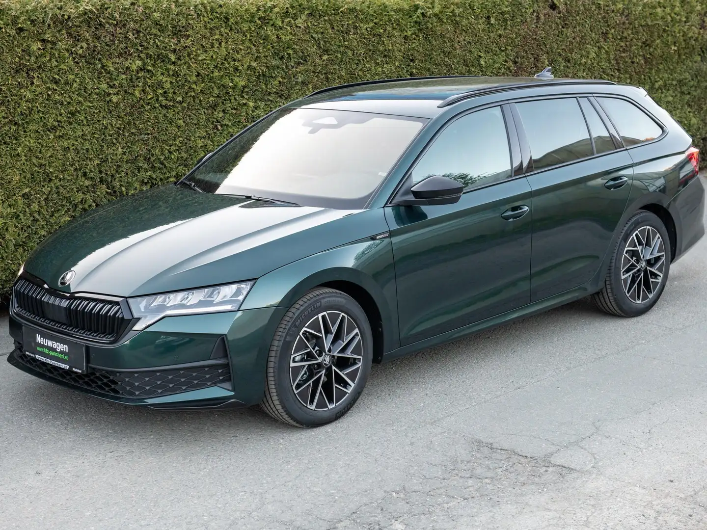Skoda Octavia 2.0 TDI 110 kW Sportline AHK Grün - 1