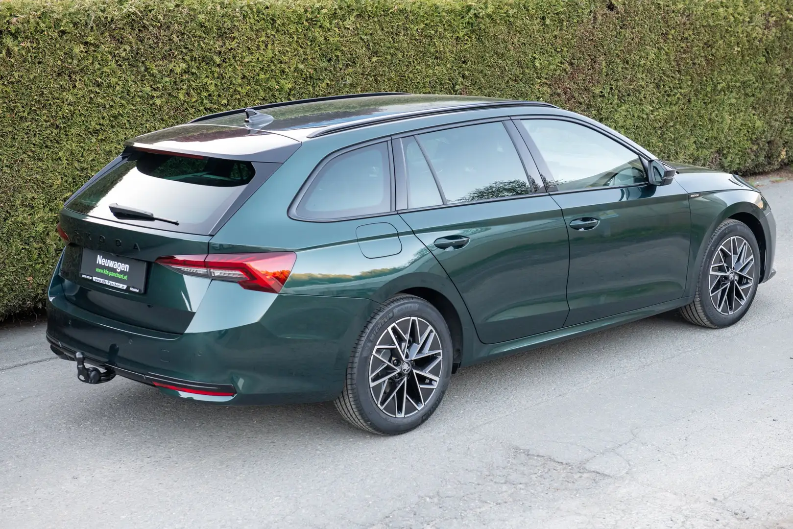 Skoda Octavia 2.0 TDI 110 kW Sportline AHK Grün - 2
