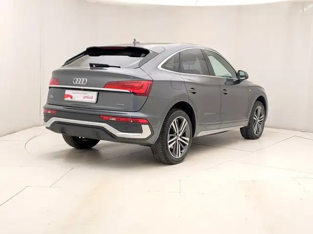 Audi Q5 view 4