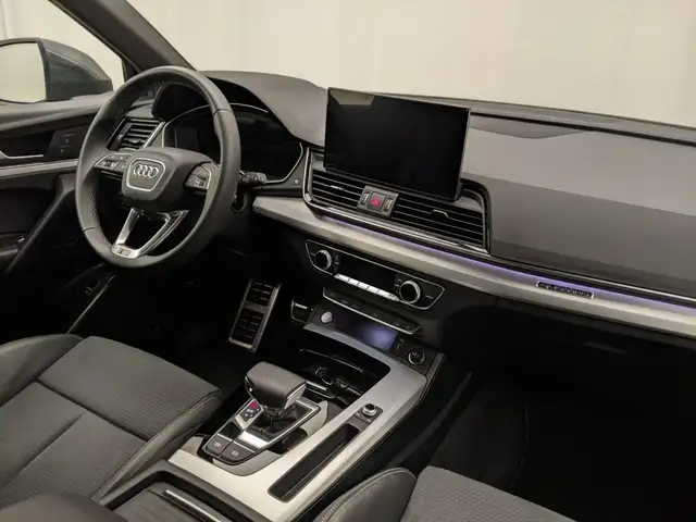 Audi Q5 view 6