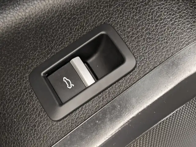 Audi Q5 view 11