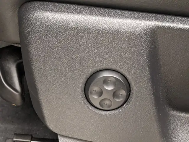 Audi Q5 view 10