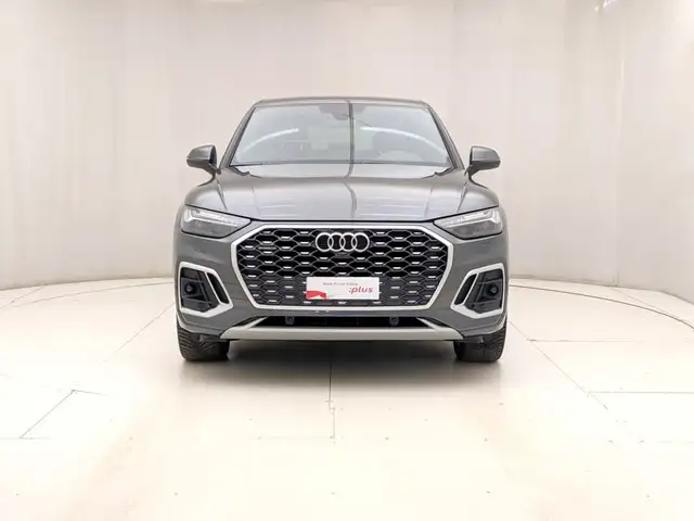 Audi Q5 view 2