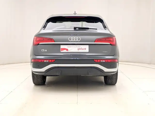 Audi Q5 view 5