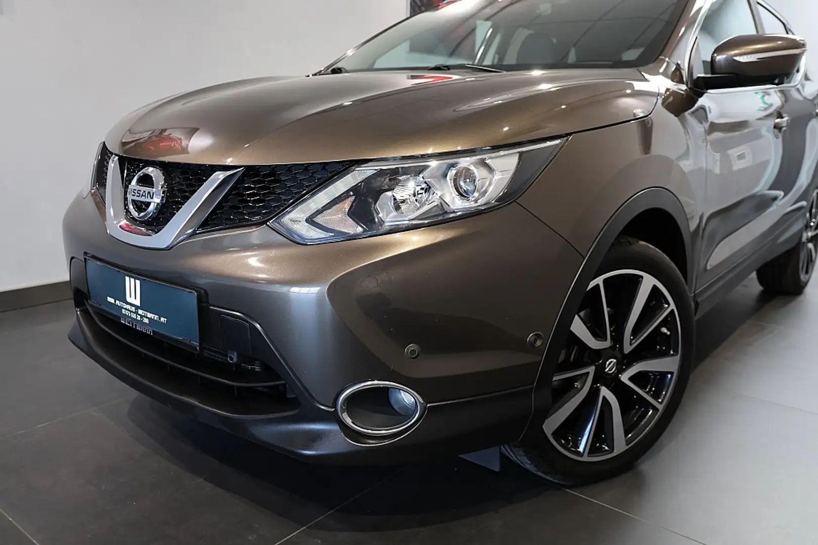 Nissan Qashqai 1,6 dCi Tekna Aut. Tekna Grijs - 2