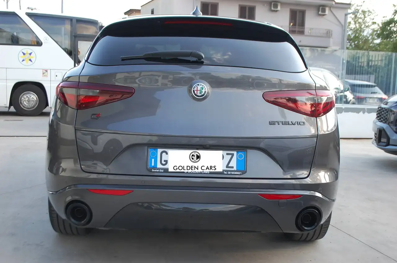 Alfa Romeo Stelvio 2021