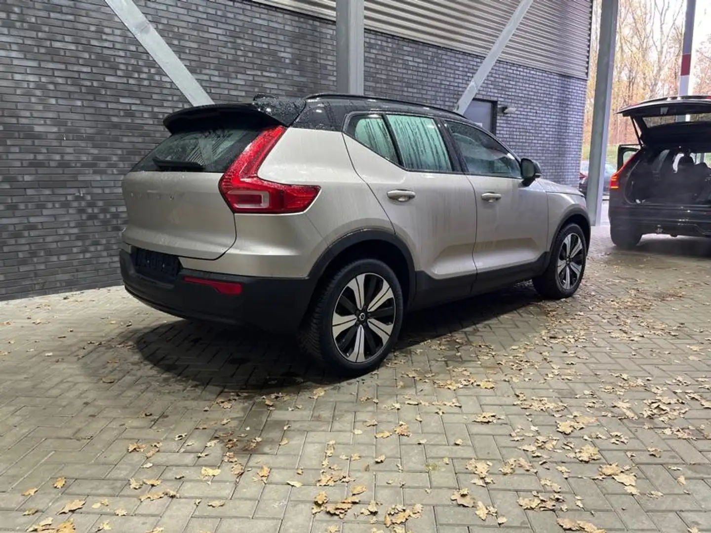 Volvo XC40 Recharge Core | Stoel+Stuurverwarming | Camera | 1 Bruin - 2
