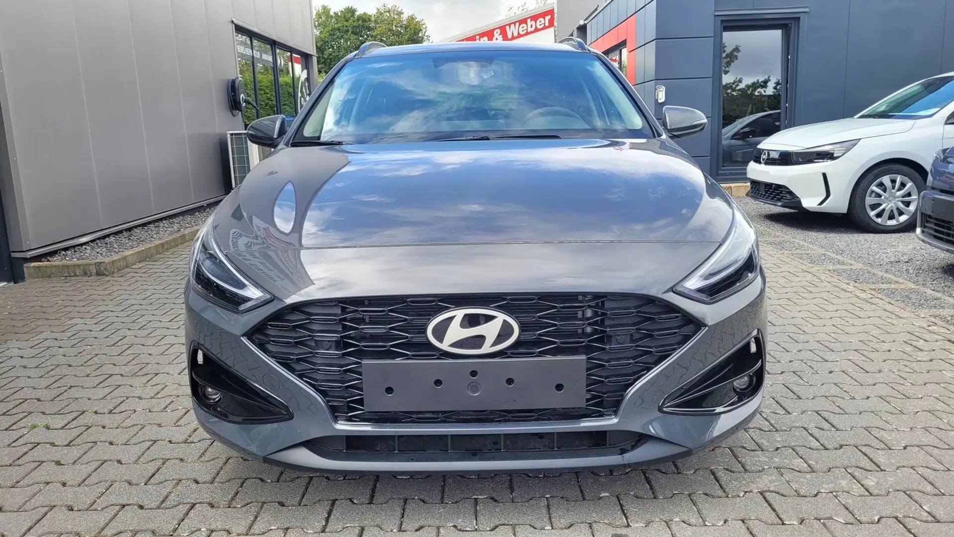 Hyundai i30 Kombi GO SW 1.6 GO*Navi*LED*Shzg*Lhzg*PDC*Cam*1... Grau - 2
