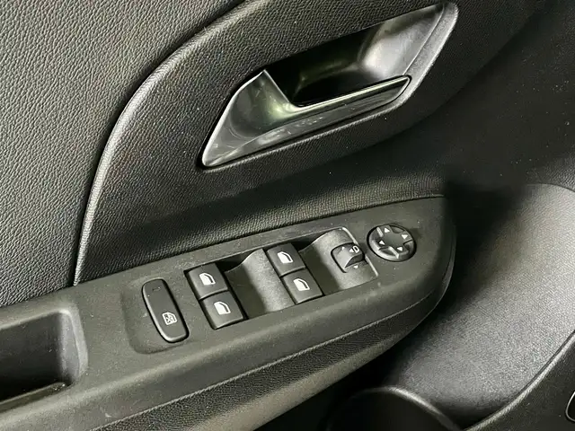 Opel Corsa view 13
