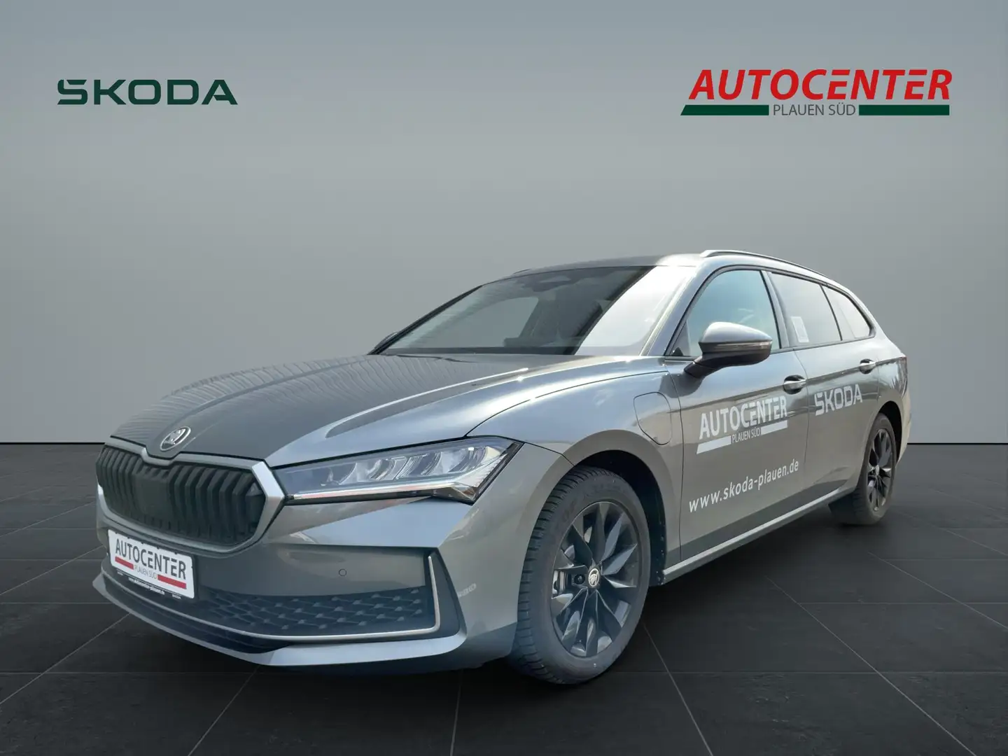 Skoda Superb Combi 1.5 TSI iV 150kW mit Anhängerkupplung Gris - 1