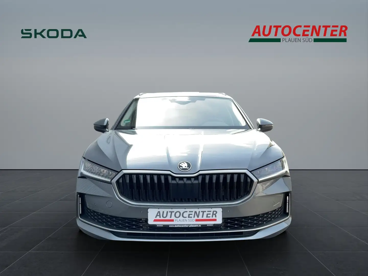 Skoda Superb Combi 1.5 TSI iV 150kW mit Anhängerkupplung Gris - 2