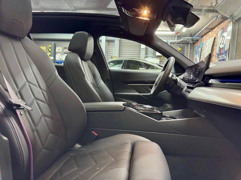 BMW 540 540dA Touring 3.0 303cv Auto xDrive M-SPORT PRO ( — photo 8
