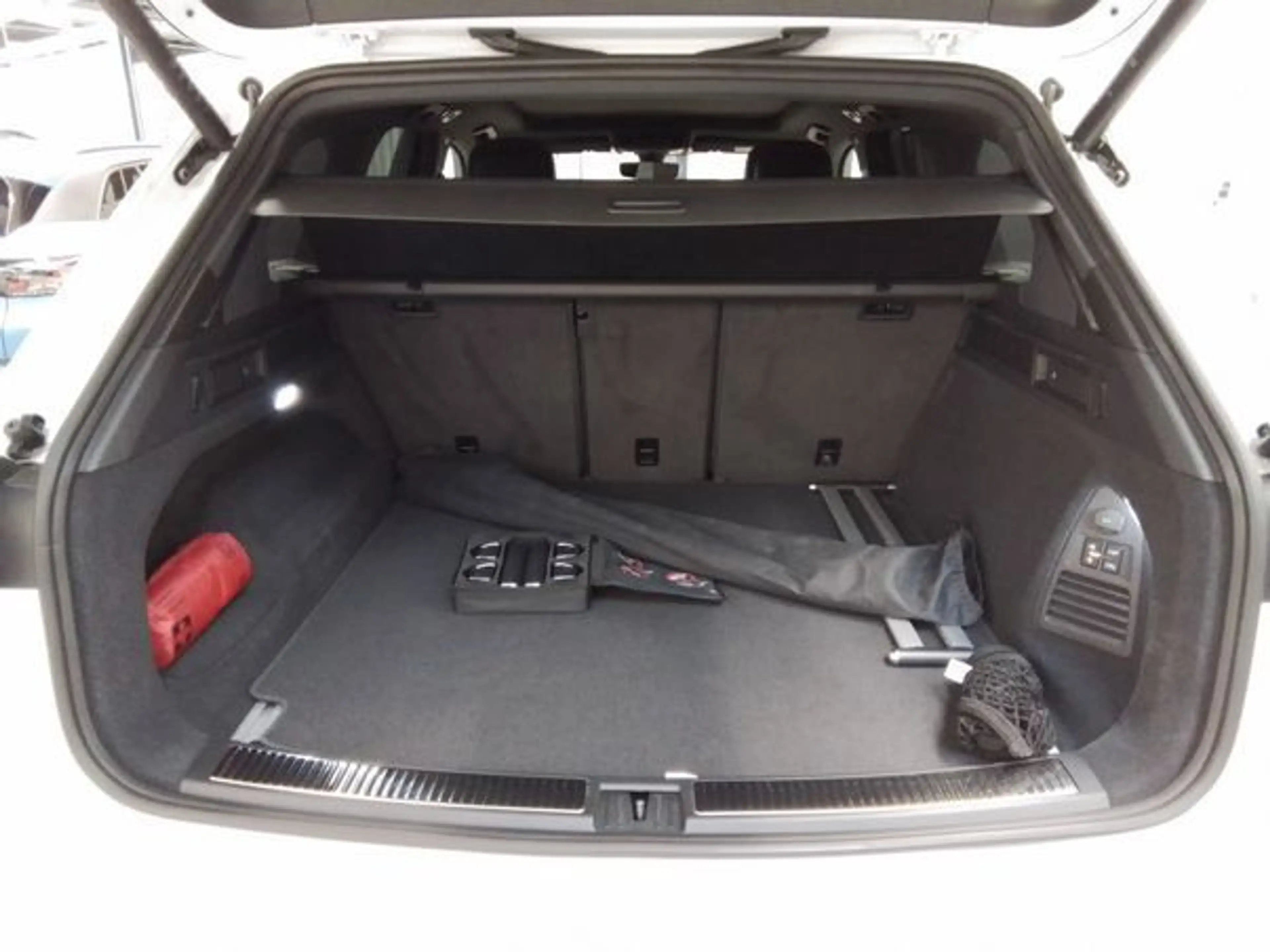 Volkswagen Touareg R-LINE FINAL EDITION 3.0TDI 286PS NP.125T AHK.AREA — photo 8