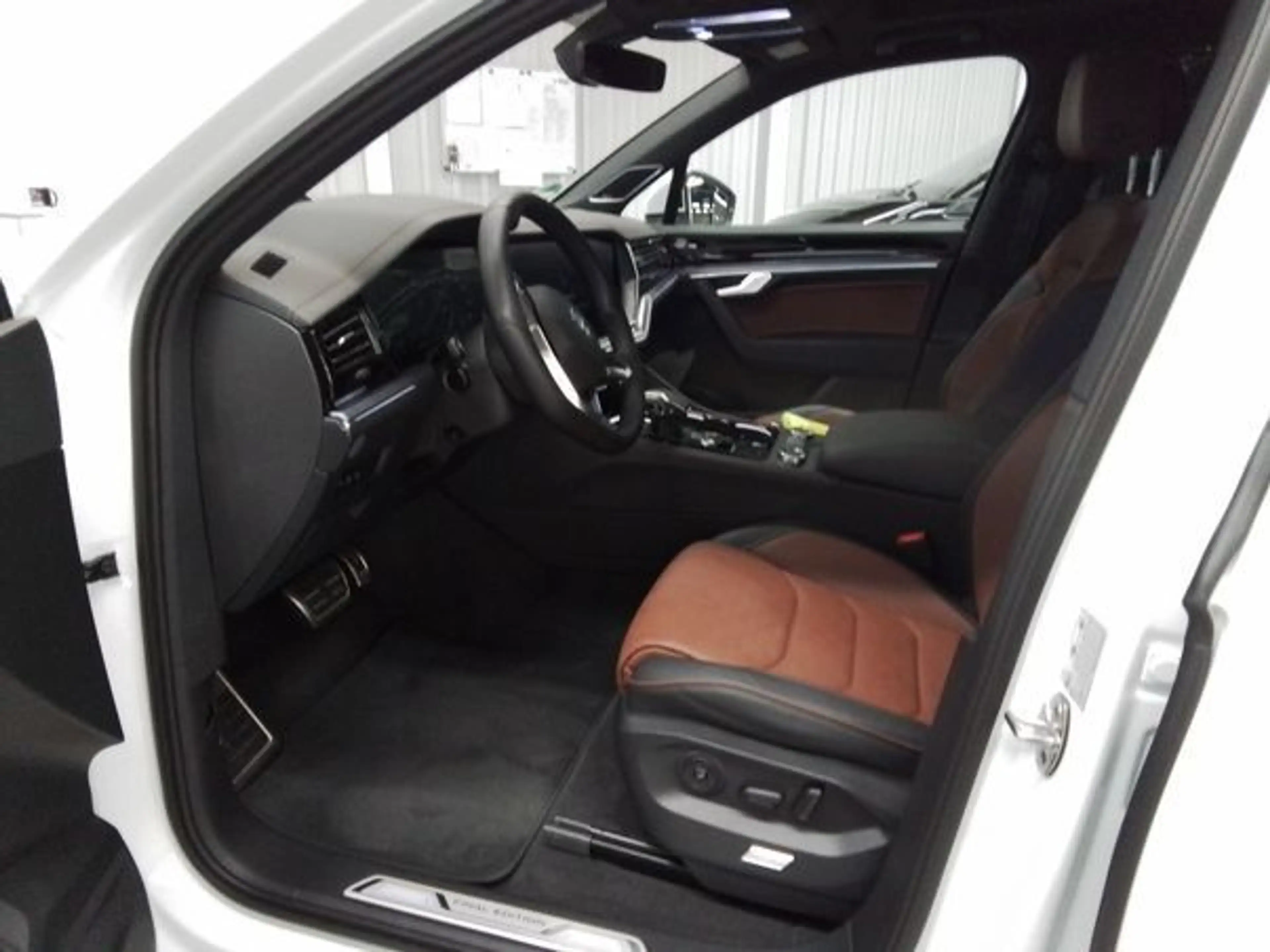 Volkswagen Touareg R-LINE FINAL EDITION 3.0TDI 286PS NP.125T AHK.AREA — photo 6