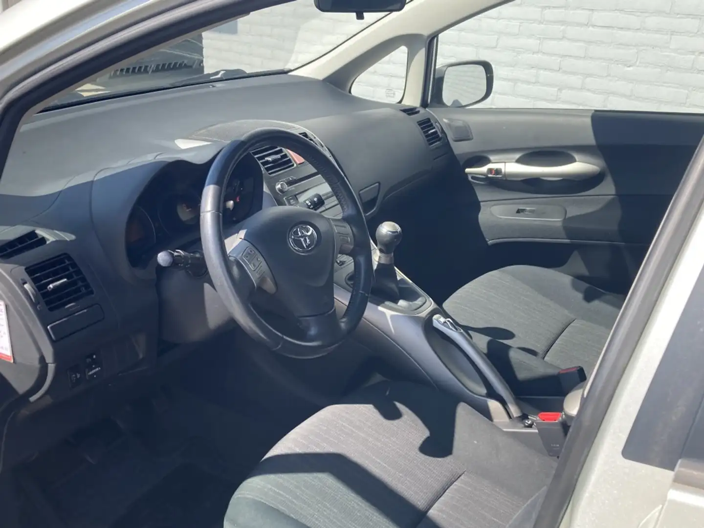 Toyota Auris 1.6-16V Sol 5-deurs | Trekhaak | Cruise control | Gris - 2