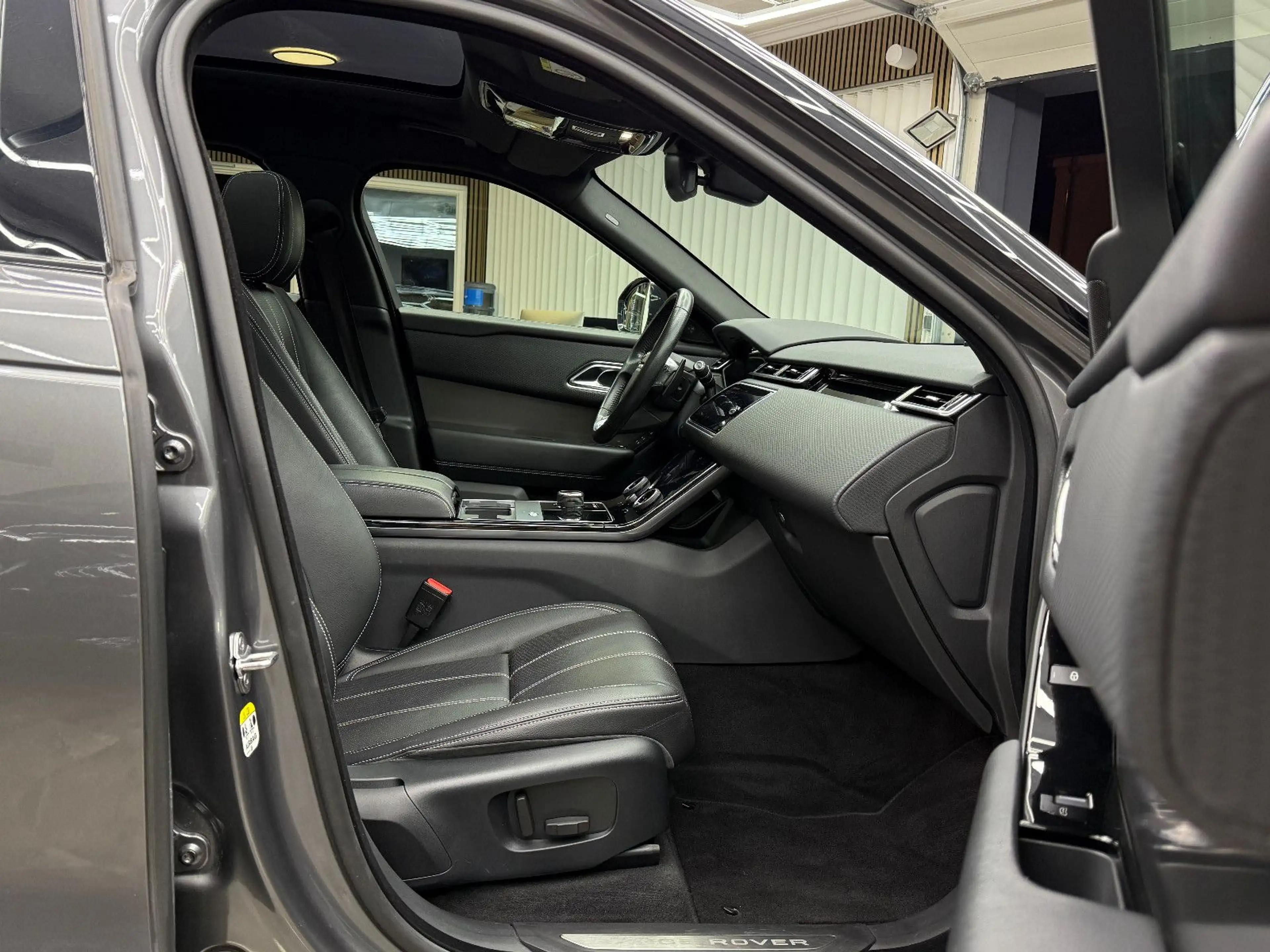 Land Rover Range Rover Velar S 2.0 D240 Keyless Kamera Pano — photo 14