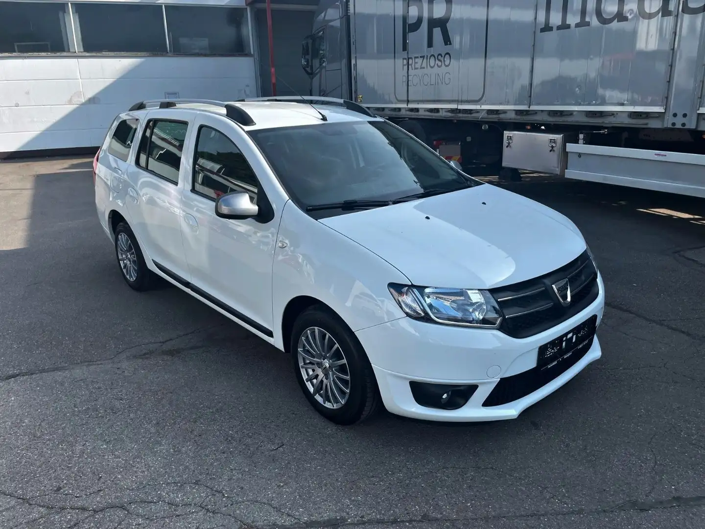 Dacia Logan 1.2 MCV II Kombi Celebration *Navi/PDC* Blanc - 1