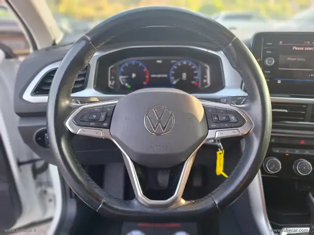 Volkswagen T-Roc view 10