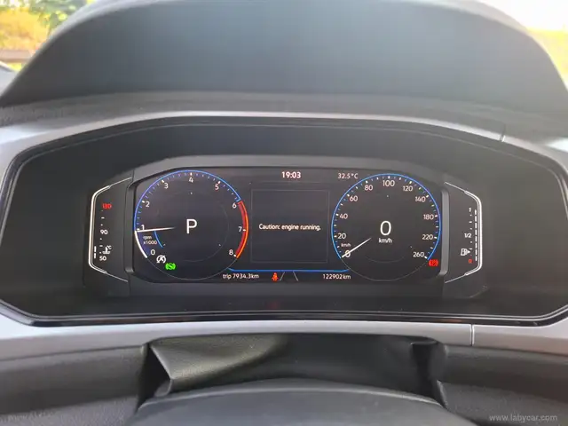 Volkswagen T-Roc view 12