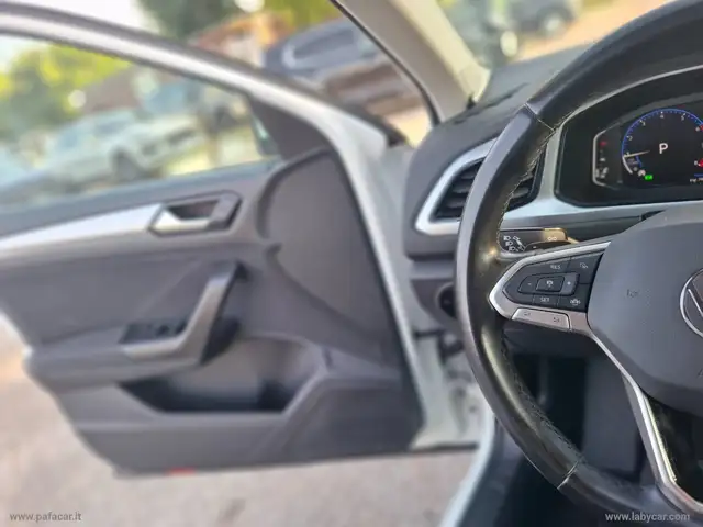 Volkswagen T-Roc view 9