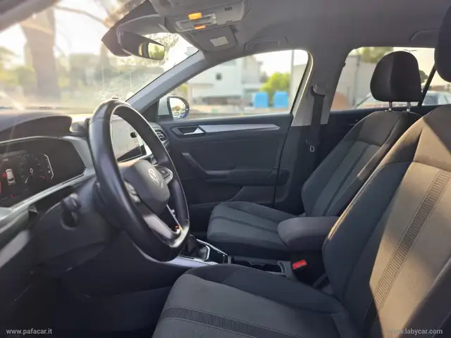 Volkswagen T-Roc view 7