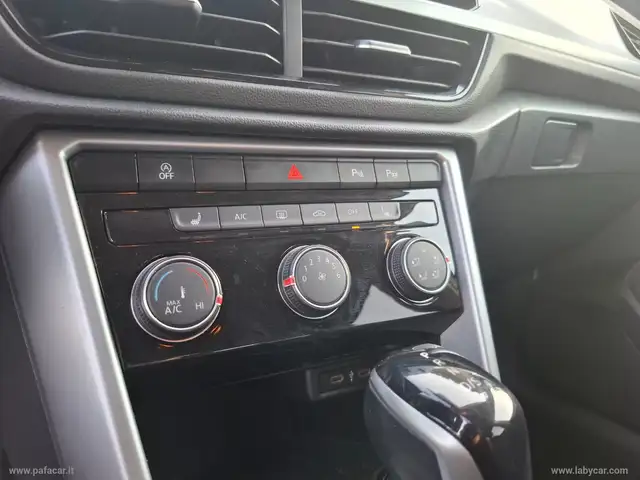 Volkswagen T-Roc view 15