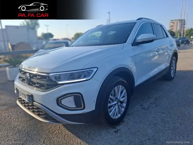 Volkswagen T-Roc view 5