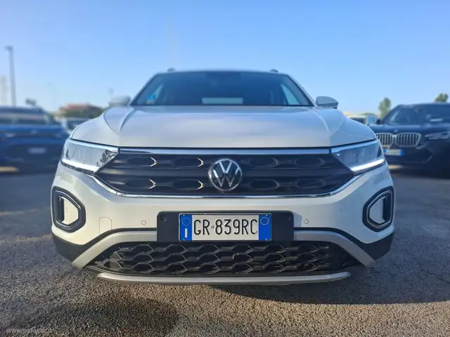 Volkswagen T-Roc view 6