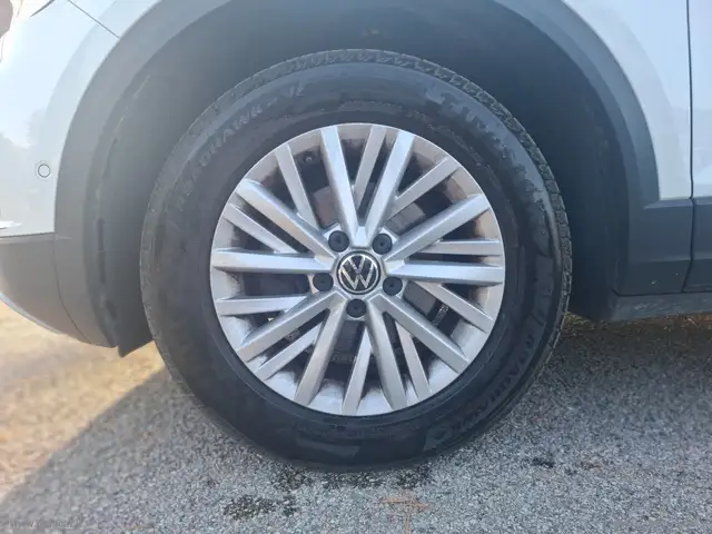 Volkswagen T-Roc view 13