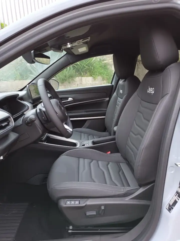 Jeep Avenger 1200 E-HYBRID SUMMIT 110CV AUTOM PACK WINTER PELLE 7