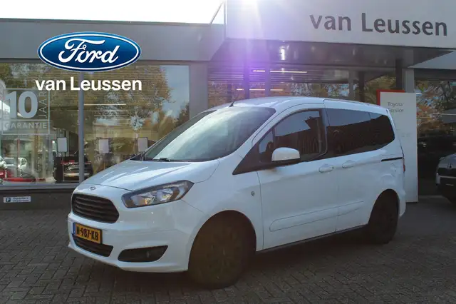 Ford Tourneo Courier TITANIUM 5-PERSOONS BENZINE TREKHAAK AIRCO CRUISE
