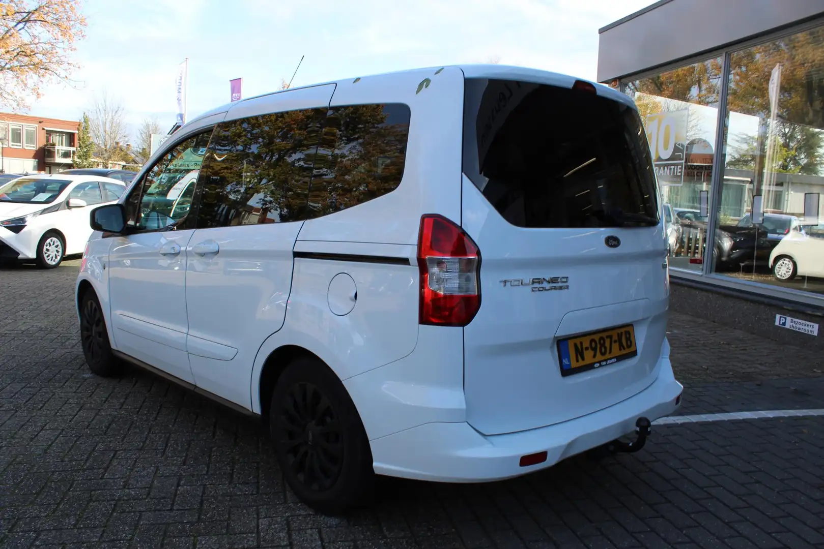 Ford Tourneo Courier TITANIUM 5-PERSOONS BENZINE TREKHAAK AIRCO CRUISE Blanc - 2